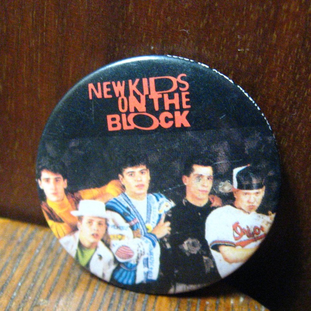 🎵 New Kids On The Block Retro Lapel Pin Button